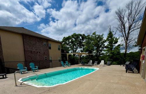 Lakefront Condo A-1 with Large Balcony - Foto 21