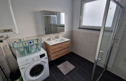 Modern Living Apartment with Sunset Terrace - Lift - Smart TV - XXL Terrasse - Foto 28