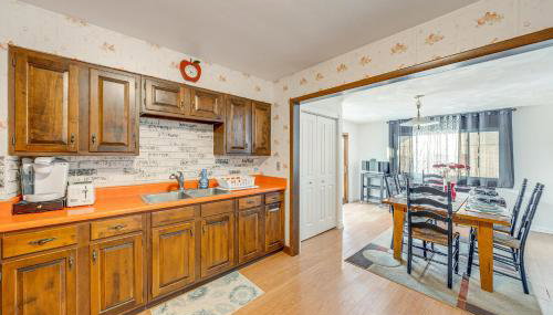 5 Mi to Dtwn Rockford Pet-Friendly Home with Yard! - Foto 2