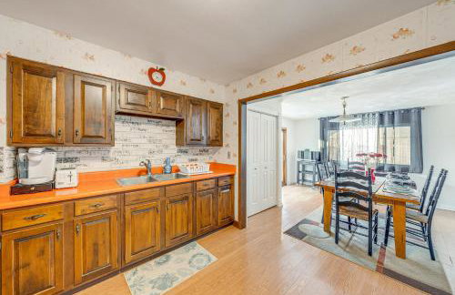 5 Mi to Dtwn Rockford Pet-Friendly Home with Yard! - Foto 2