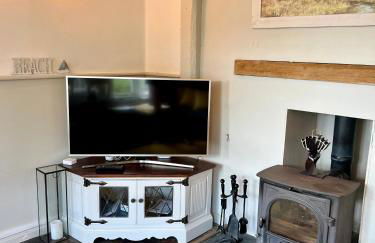 Cosy Coastal 2-Bedroom Cottage with Hot Tub and Log Burner - Foto 8