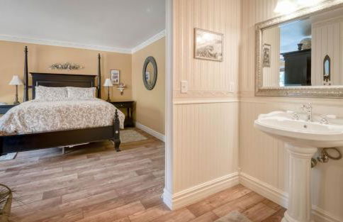 Bayfront History - Anchor Pier Lodge - Photo 18