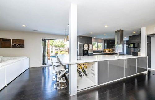 Luxury 3BR with Cabana Oasis Pool & Style - Foto 3