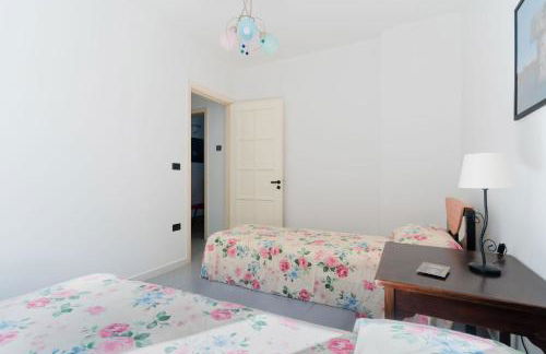 Intera casa ad uso esclusivo con 3 camere 2 bagni giardino wifi parcheggio lavatrice microonde barbecue macchina caffè - Foto 16