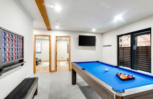 LUXE Hyak Retreat with Sauna, Hot Tub, Game Room, 6BR - Foto 18