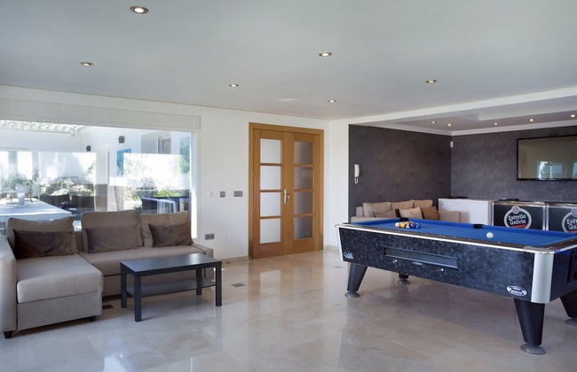 Modern Versace-themed Villa - Foto 7