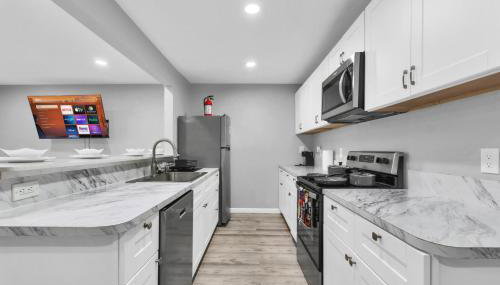 Cozy 2BR Escape close to Dining and Nightlife with WiFi - Foto 3