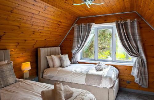 Cear 2- Private Hot Tub- Perth-Pet Friendly Lodge - Photo 7