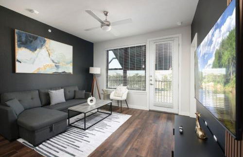 Stylish 2BR w Pool,Gym,Prking-Near Rvrwalk & Dome - Foto 1