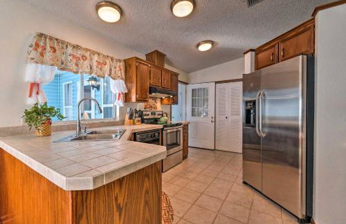 Lovely Lady Lake Home with Resort Amenities and Lanai! - Foto 11