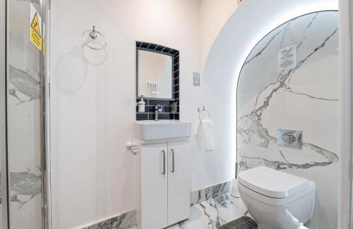 Warstone Suite-Luxury 2-Bedroom Flat, Parking, WiFi, Netflix, Central Location - Foto 34