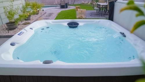 Vegas Hideaway with Jacuzzi & Pool by Strip - Foto 3