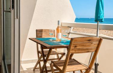 Duplex entièrement rénové avec clim, vue mer et Accès plage ! - Photo 4