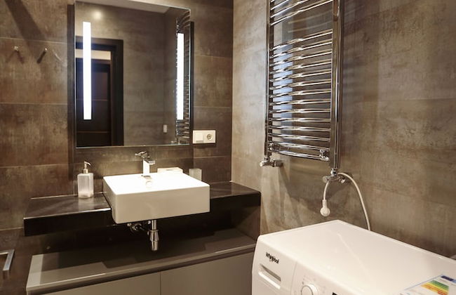 Hosthub 2 Bedroom near Dry Bridge SmartTV - Photo 16