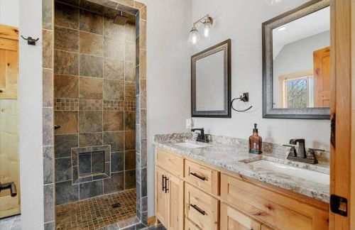 Luxury Lodge on 40 Private Acres • HUMM Sauna • Party Barn • - Foto 29