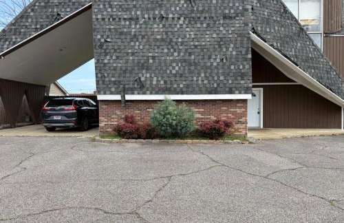 Stylish Remodeled 23 Large beds Near Elvis Presley - Foto 14