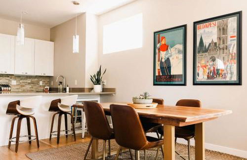 Modern Comfort w Mountain Views - Pet-Friendly - Foto 11