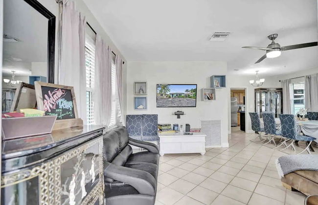 Palm Lined Oasis Walk To Beach - Foto 17