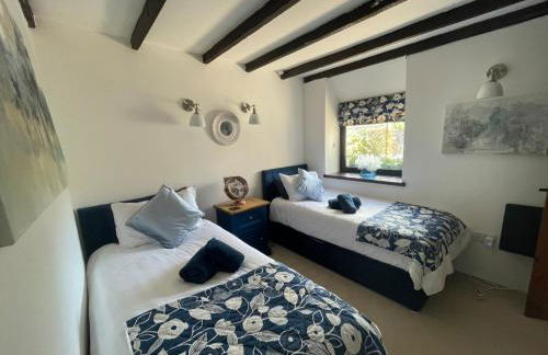 Stunning 4 Bed Pet Friendly Cottage with Hot Tub - Foto 26