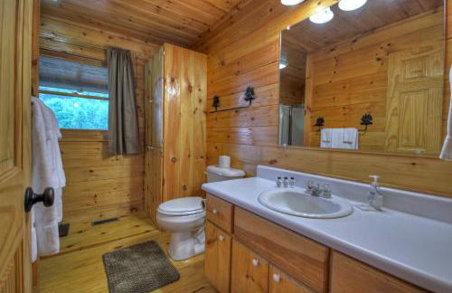 Ole Bear Paw Cabin - Cherry Log GA - Cozy Retreat, Stunning Views, Hot Tub, Outdoor Fire Pit, Porch Swing - Foto 17