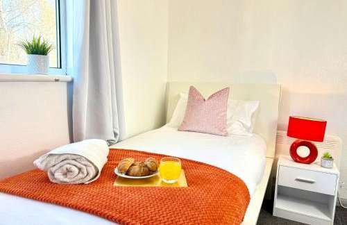 3-Bedroom spacious House, Private garden, Prime location, WiFi, Netflix - Foto 9