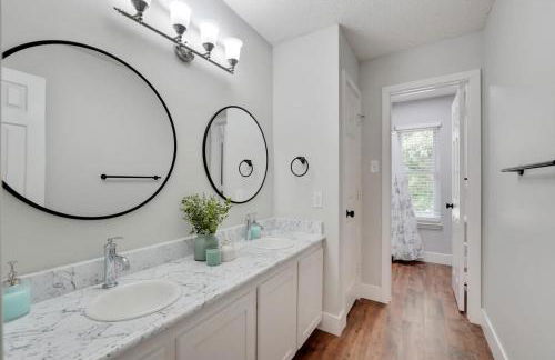 Tropical Pool Oasis - 5 BR Foosbal Cinema - Photo 25