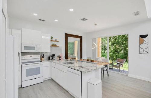 Modern Vacation Home Minutes Away From The Parks - Foto 13