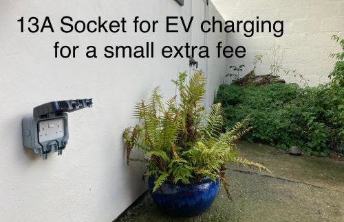 Bryntirion Farmhouse Apartment with Hot Tub - Foto 28