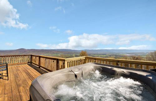Lofted chalet cabin w hot tub fire pit & views - Foto 4