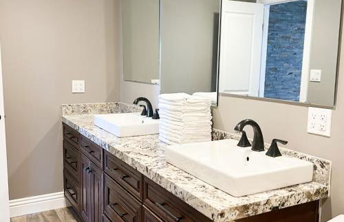 Lux Private Home - Pool, Billiards, 8 Smart TVs, Board Games, Cotton Bedding - The Stone Sanctuary at McCullough Hills Trailhead - Foto 23