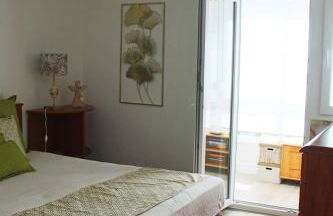 ARRUDA GARDEN LUXURY APARTMENT with AC - Photo 8