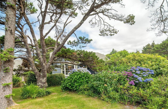 Beach Pines Bungalow by Avantstay Classic Cottage Steps to the Beach w/ Private Yard - Foto 47