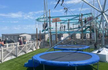 Beautiful caravan at Kent coast with wrap around decking and free WiFi sleeps 6 - Foto 15