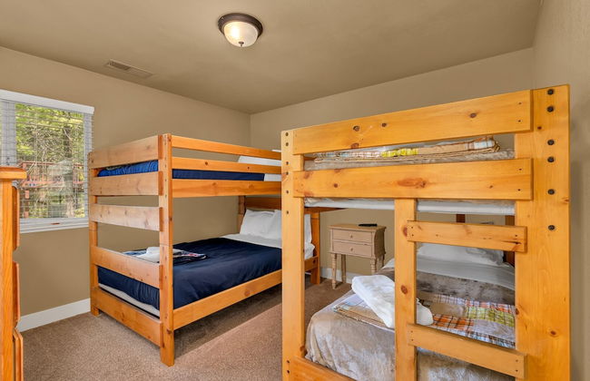 Bass Lake Beauty! 4 BDR Sleeps 16, Lakefront Views - Foto 2