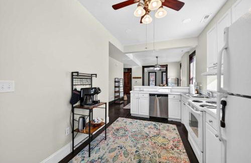 Trendy City Escape Perfect St Louis Location - Photo 11