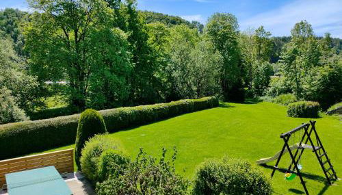 Gîte 1805Bis Montagnes du Jura avec Spa et Sauna classé 3 étoiles - Foto 4, Garden, sunbed, Garden view