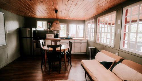 Rustic, Pet Friendly Cabin on the Hudson River, Perfect for a Glamping Weekend in the Adirondacks - Foto 2