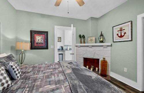 Casa Maria 1- Beachy Apt Mins Walk to Downtown - Foto 14