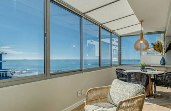 Exquisite Mouille Point Apt by Golf Course Serene Suite - Photo 28