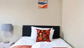 RELAXED CENTRAL HOUSE LOCATED IN WEST READING CLOSE TO TOWN CENTRE with FREE DRIVE WAY PARKING, WI FI & NETFLIX BY AI ESTATE GROUP - Foto 5