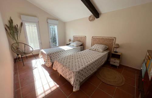 Proche Roussillon, La villa rouge Luberon, piscine chauffée, climatisation et vue Luberon - Foto 19