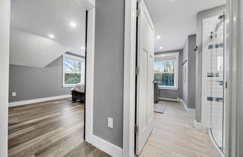 New Sunday River Ski Retreat with Hot Tub Spa - FirePit Sleeps 16 - Foto 77