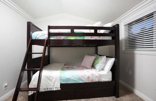 Sweet 4 bedroom, 3 bath plus Loft Bedroom, Pool Home - Foto 60