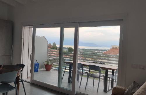 Bilocale in residence vista lago con piscina - Foto 12