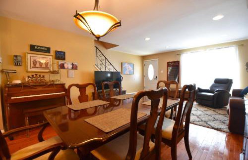 Tuscany 2900 - Classic Italian Style 3BR w Parking near Airport - Foto 2