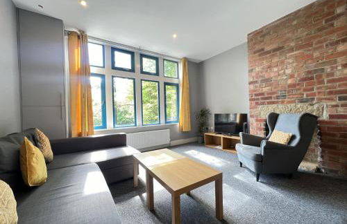 1 bed Apt close to Leeds Arena Sleeps up to 4 people F3 - Photo 1