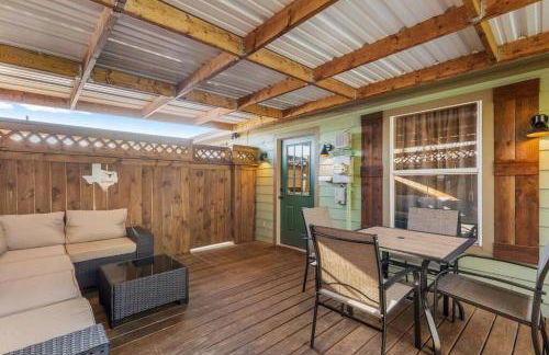 Stockyards 5 mins!-New!-Sleeps 8. Cowboy Bungalow - Foto 4