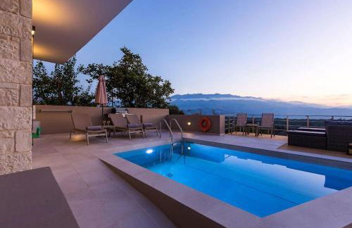 Upper View Villa, with private pool - Photo 1