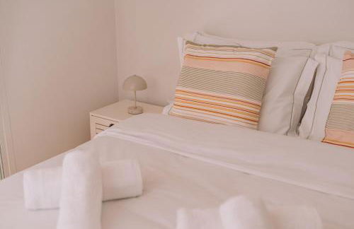 Bright & Contemporary Home with Balcony in Vibrant Piraeus - Foto 38