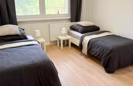 Monteurwohnungen mit TV, Internet, Parkplatz, Waschmaschine, Küche, Balkon, Restaurants und Supermarkt - Foto 31